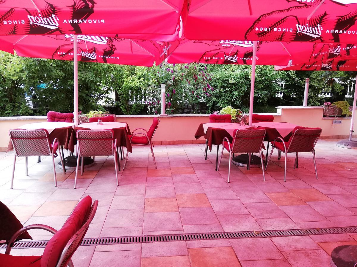 Hotel Gostilna S Prenocisci Pav Rakek Exterior foto